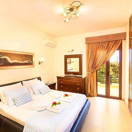 Villa Evelina Аделианос Кампос Екстериор снимка